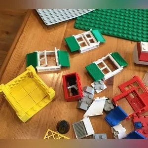 Lego | Toys | Lego Lot Misc Pieces Minifigures Doctor Office   LOT MISC. PIECES MINIFIGURES DOCTOR OFFICE WINDOWS EXXON TRUCK BODY 4.3 lbs main image 0